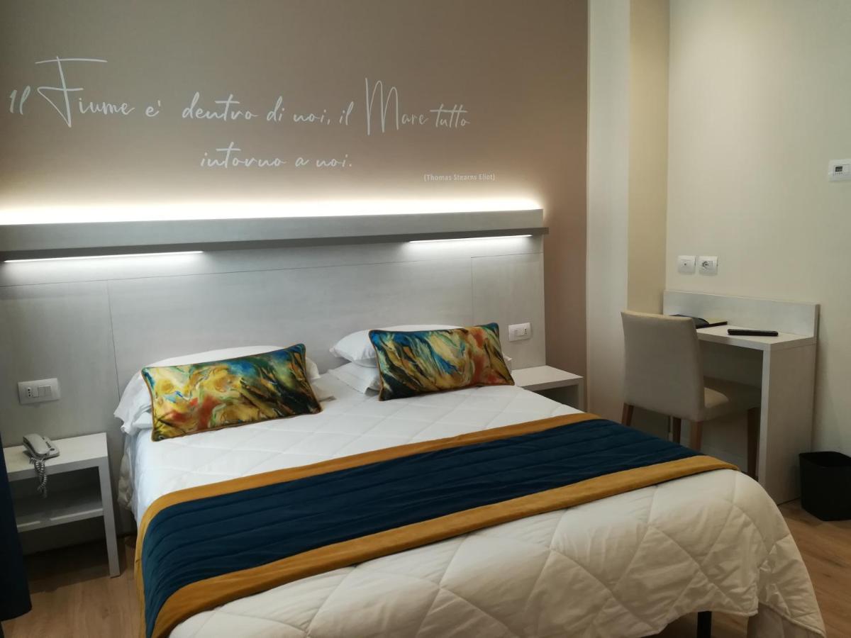 Roma Hotel カスティリオーネ・デッラ・ペスカーイア エクステリア 写真