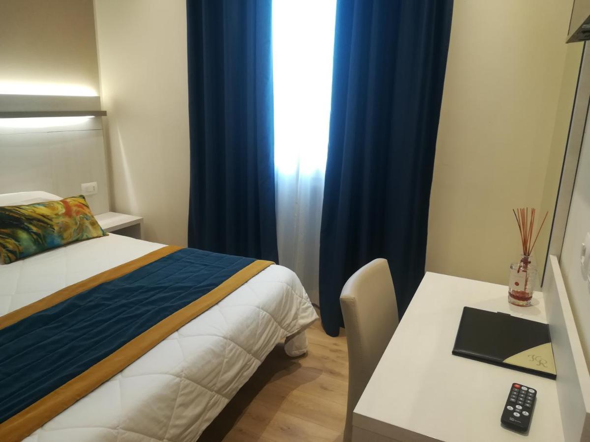 Roma Hotel カスティリオーネ・デッラ・ペスカーイア エクステリア 写真