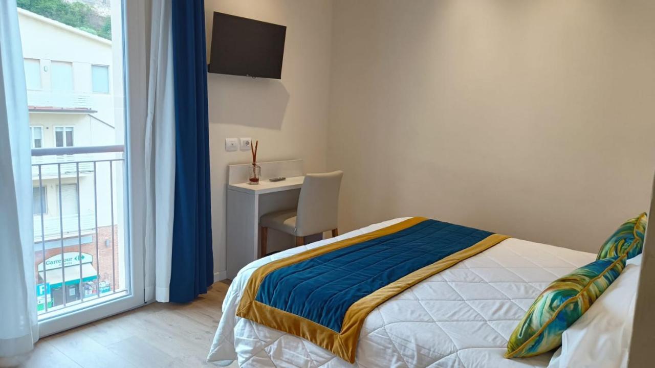 Roma Hotel カスティリオーネ・デッラ・ペスカーイア エクステリア 写真