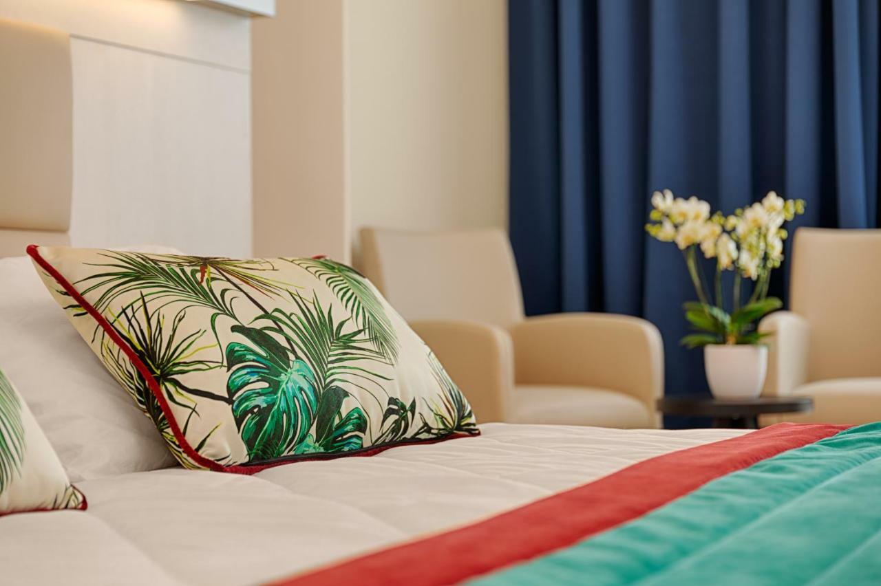 Roma Hotel カスティリオーネ・デッラ・ペスカーイア エクステリア 写真
