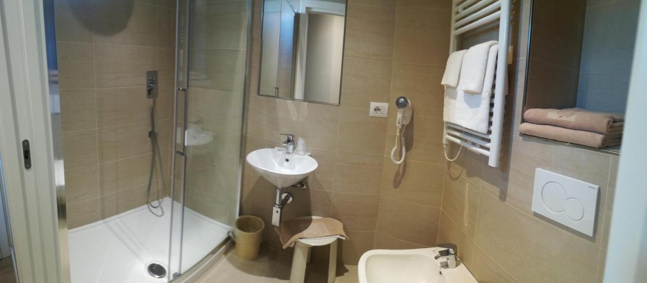 Roma Hotel カスティリオーネ・デッラ・ペスカーイア エクステリア 写真