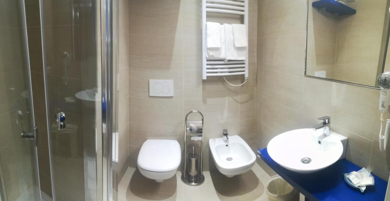 Roma Hotel カスティリオーネ・デッラ・ペスカーイア エクステリア 写真